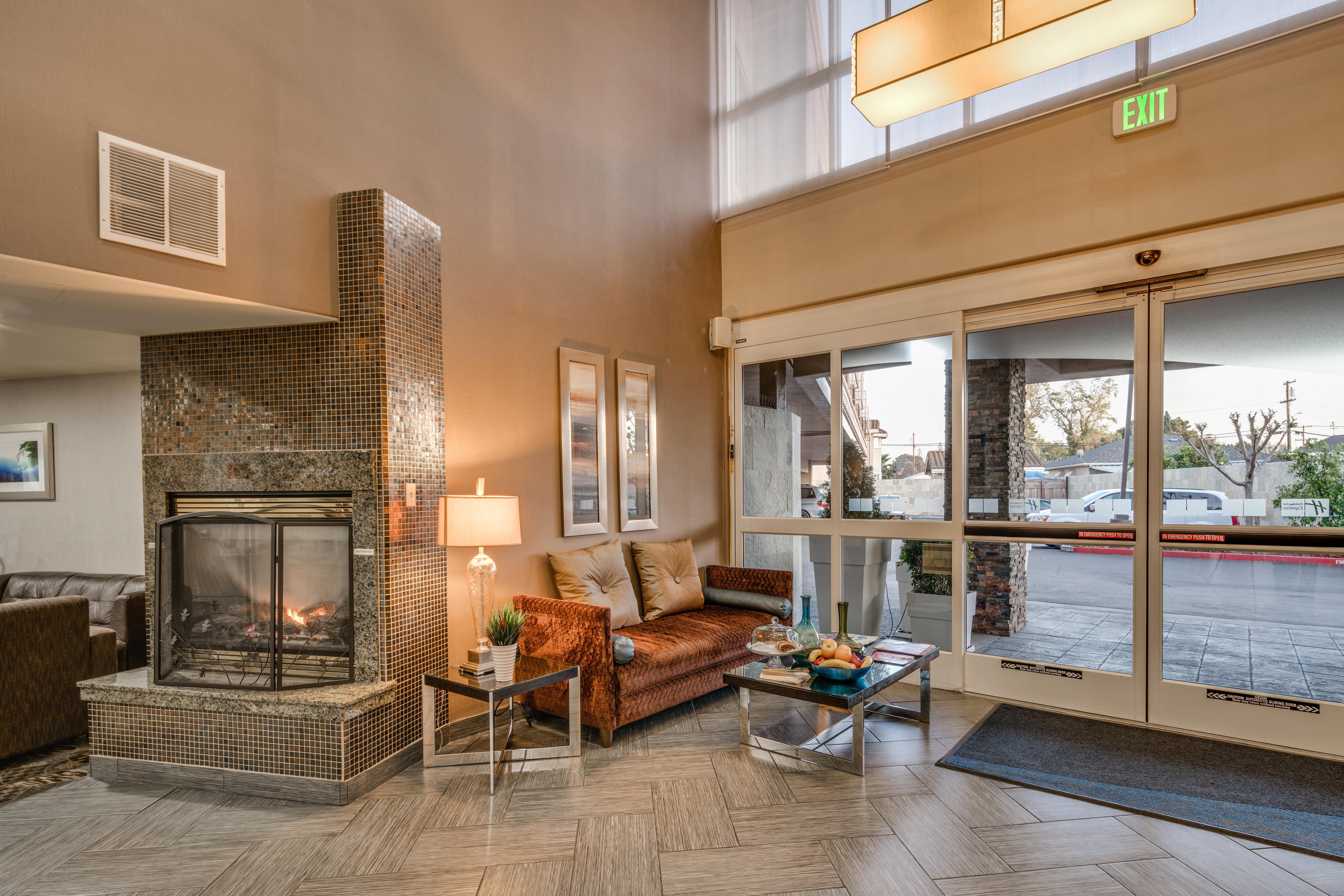 Holiday Inn Express & Suites Santa Clara By Ihg Eksteriør bilde